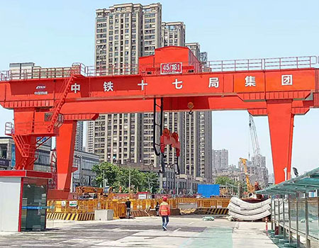 地铁出渣门机.jpg